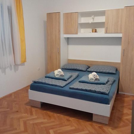 Apartman Larus Starigrad Paklenica Esterno foto