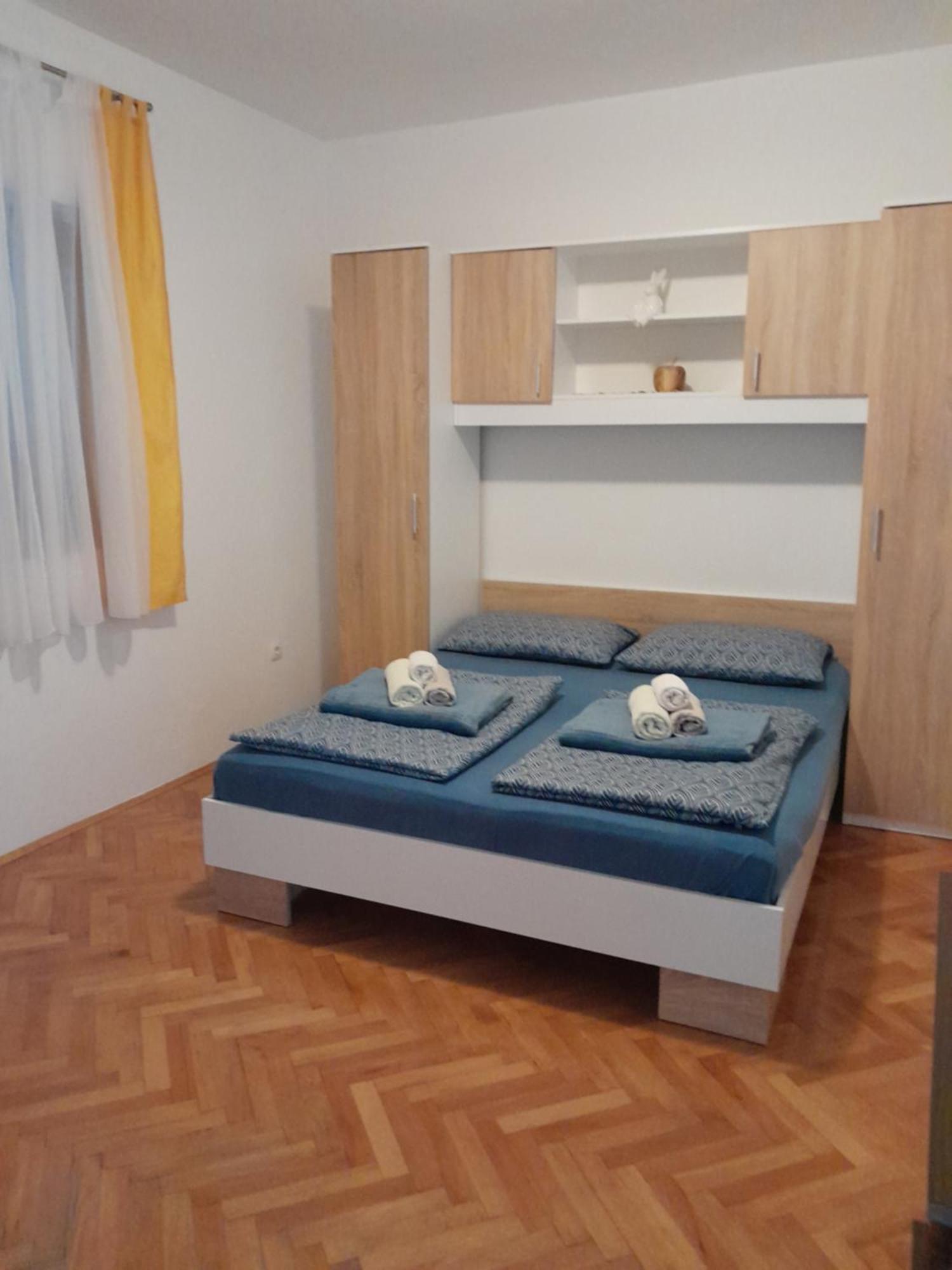 Apartman Larus Starigrad Paklenica Esterno foto