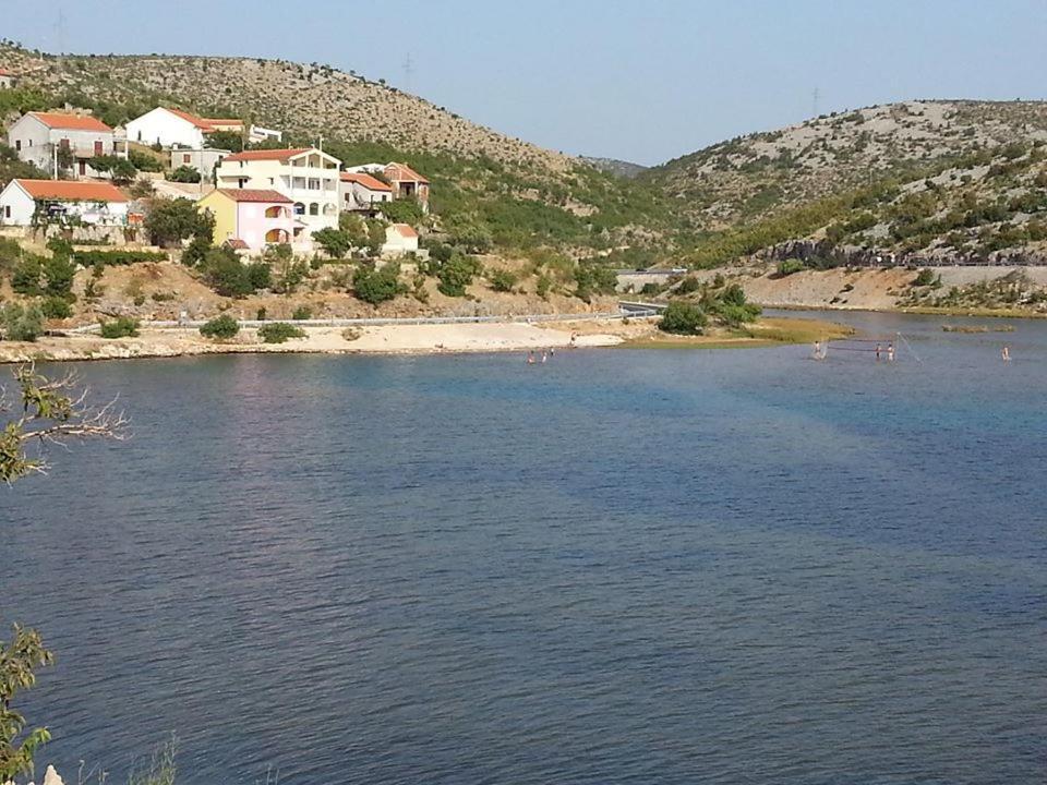 Apartman Larus Starigrad Paklenica Esterno foto
